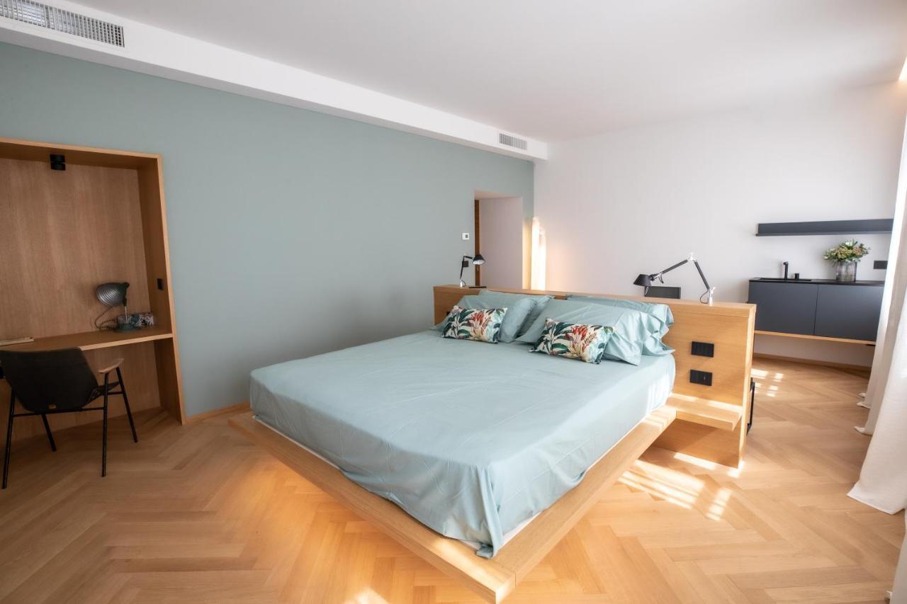 S1 Luxury Suites And Rooms Trieste Exteriör bild