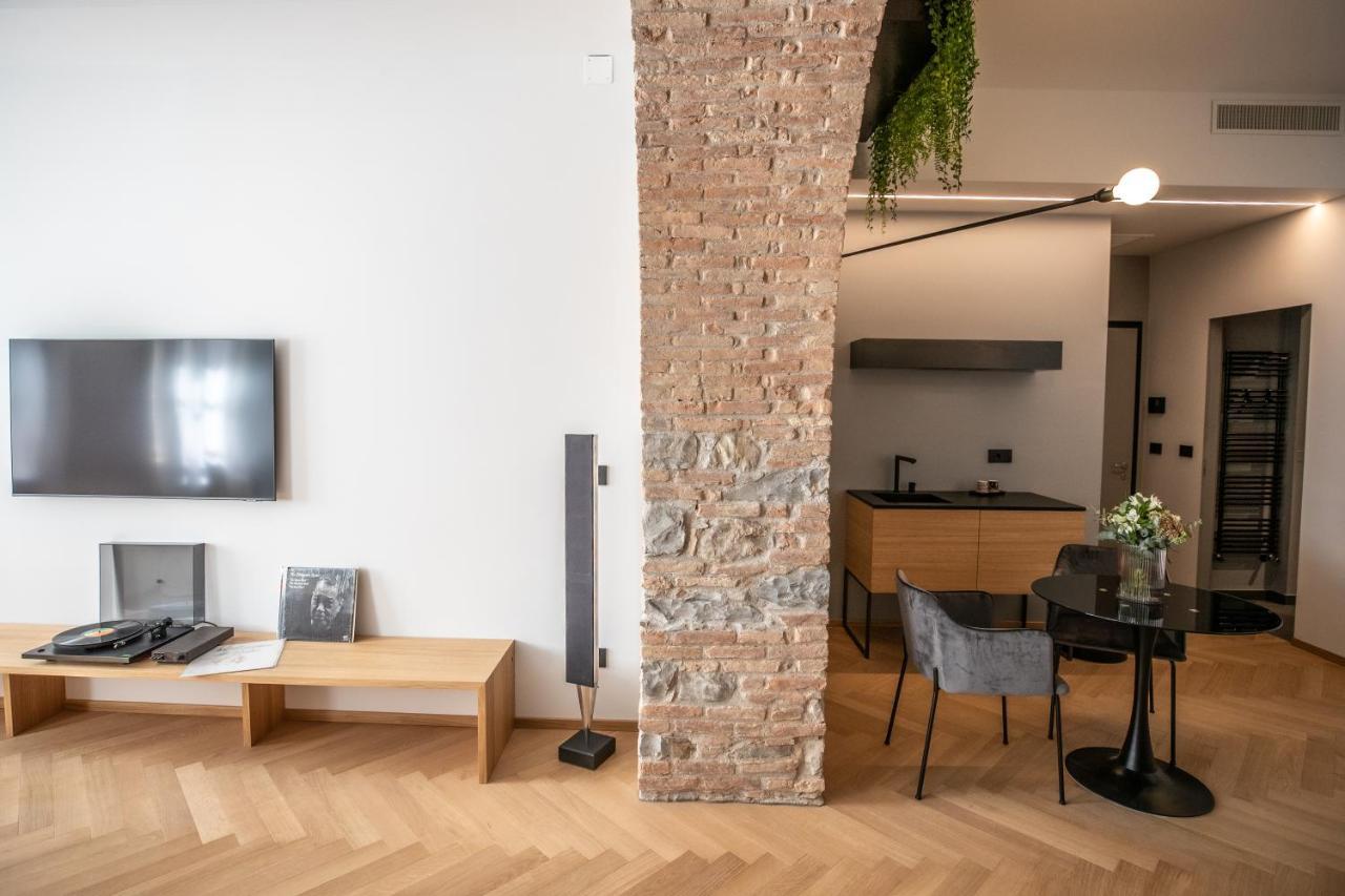 S1 Luxury Suites And Rooms Trieste Exteriör bild