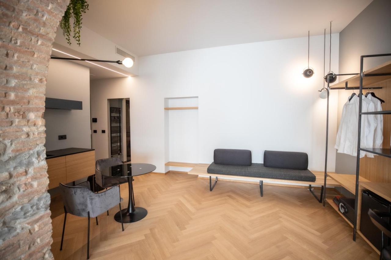 S1 Luxury Suites And Rooms Trieste Exteriör bild